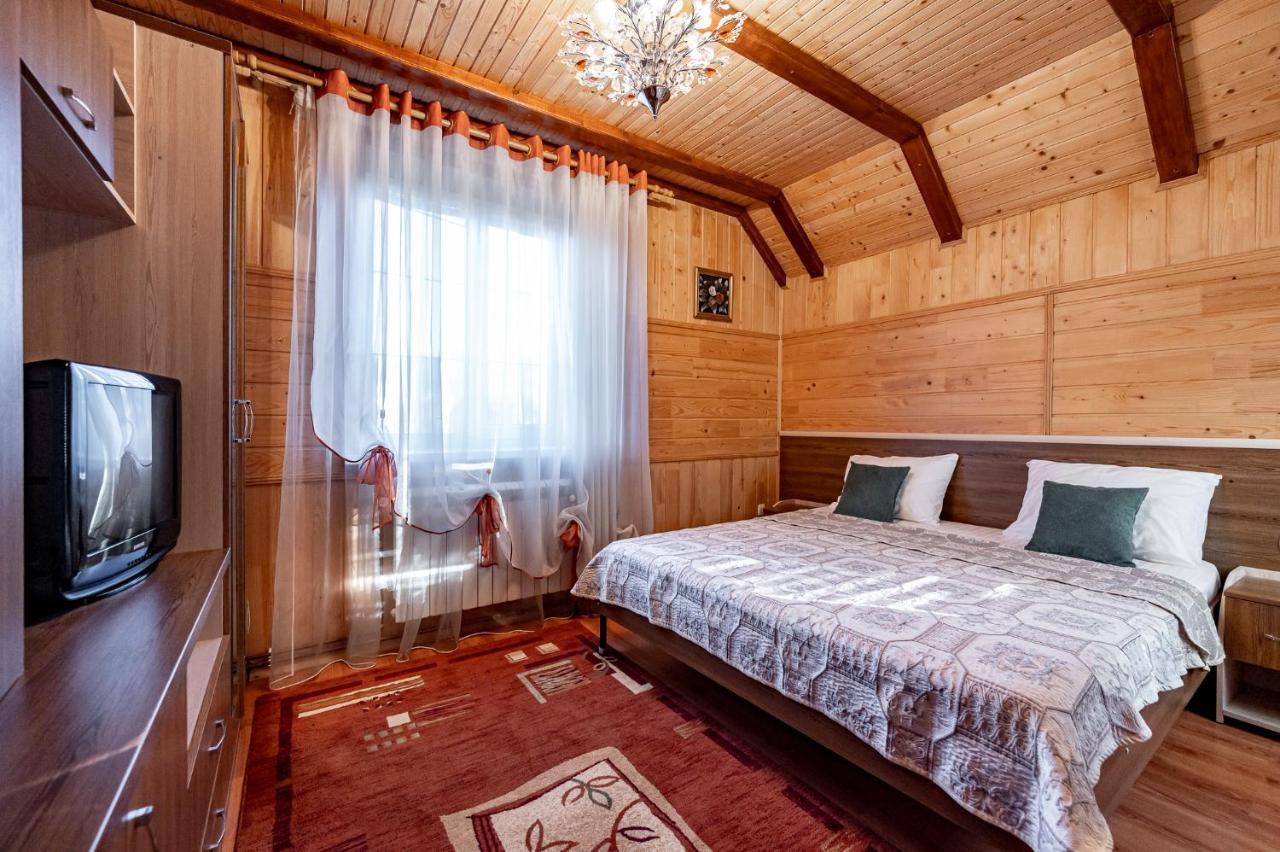 Emerald House Mykulychyn Exterior photo